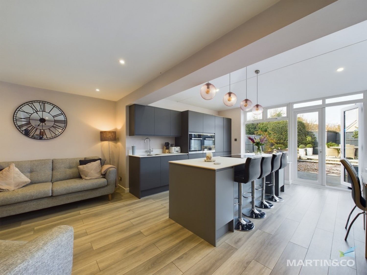 Sealy Close , Spital