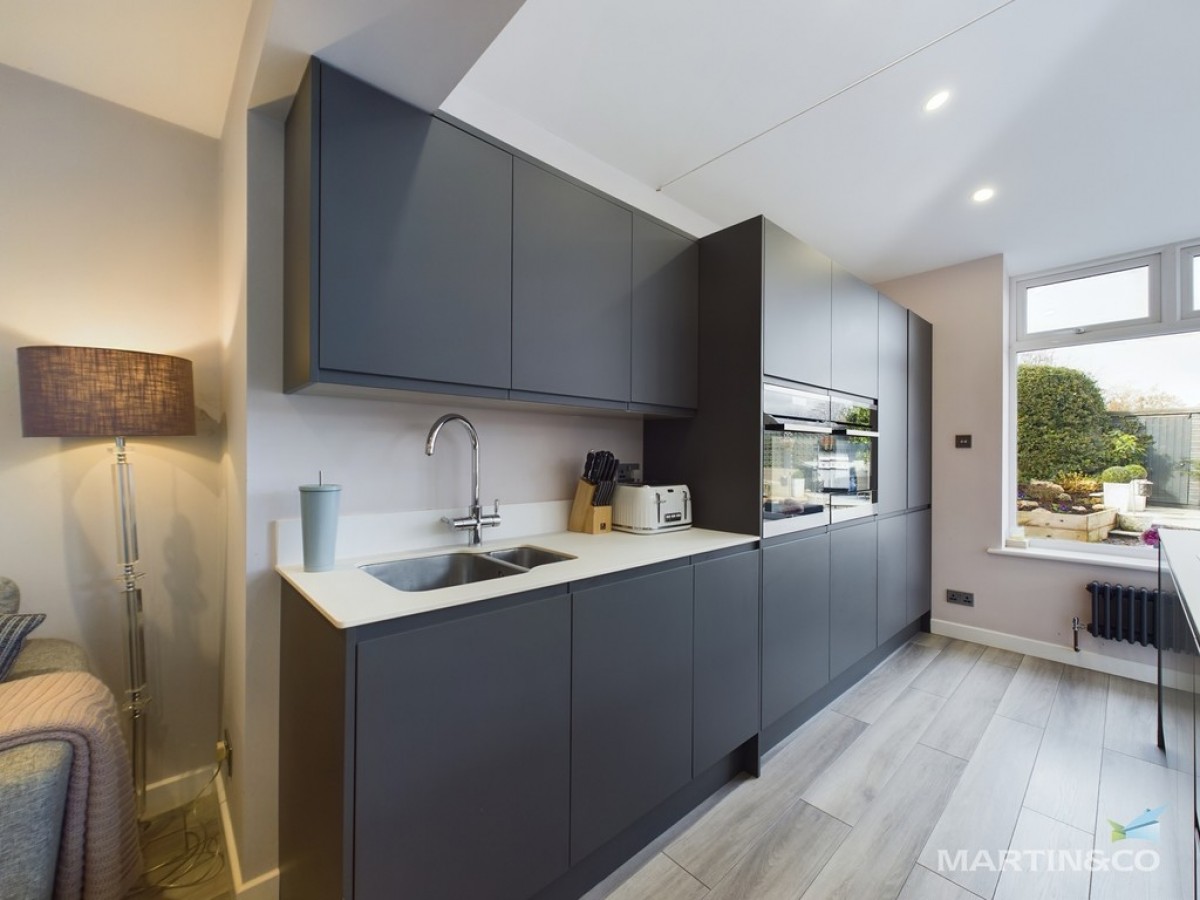 Sealy Close , Spital