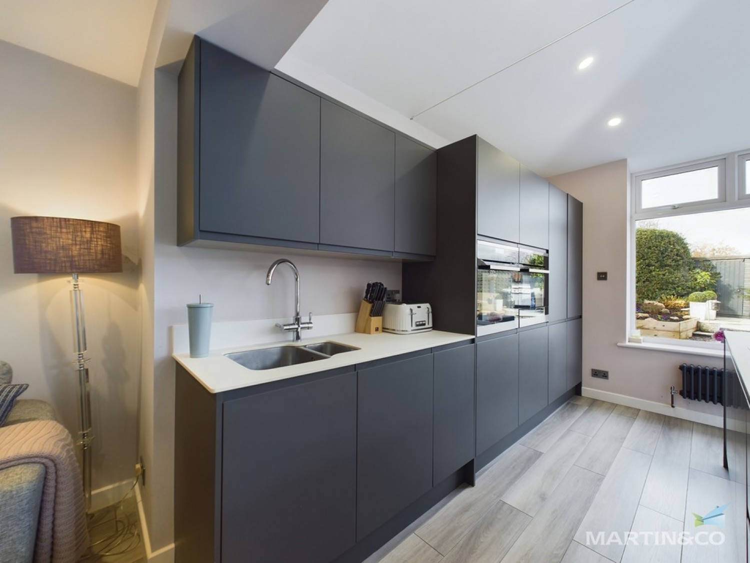 Sealy Close , Spital