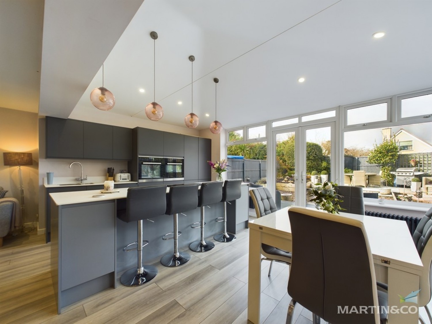 Sealy Close , Spital