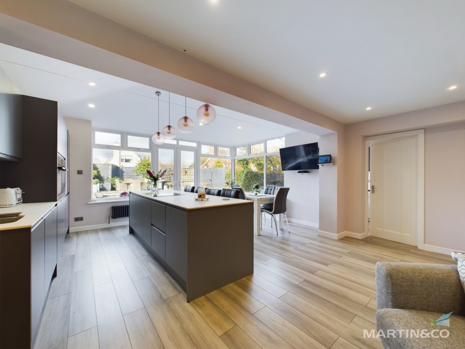 Sealy Close , Spital