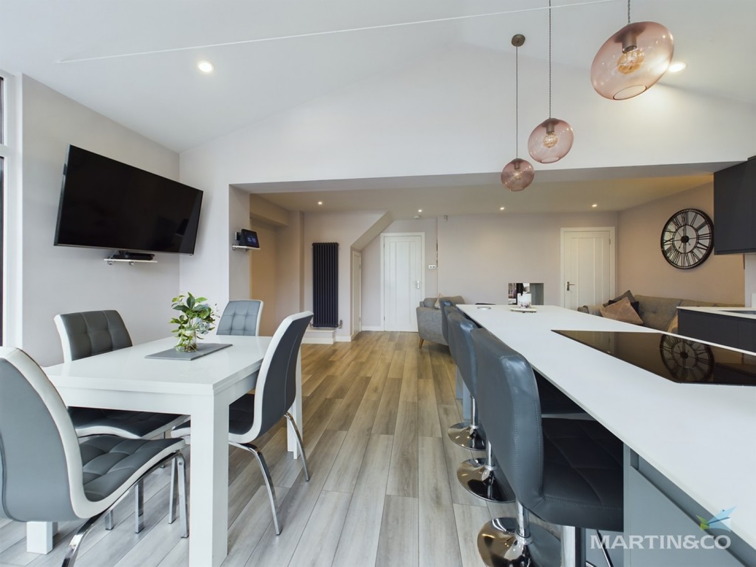 Sealy Close , Spital