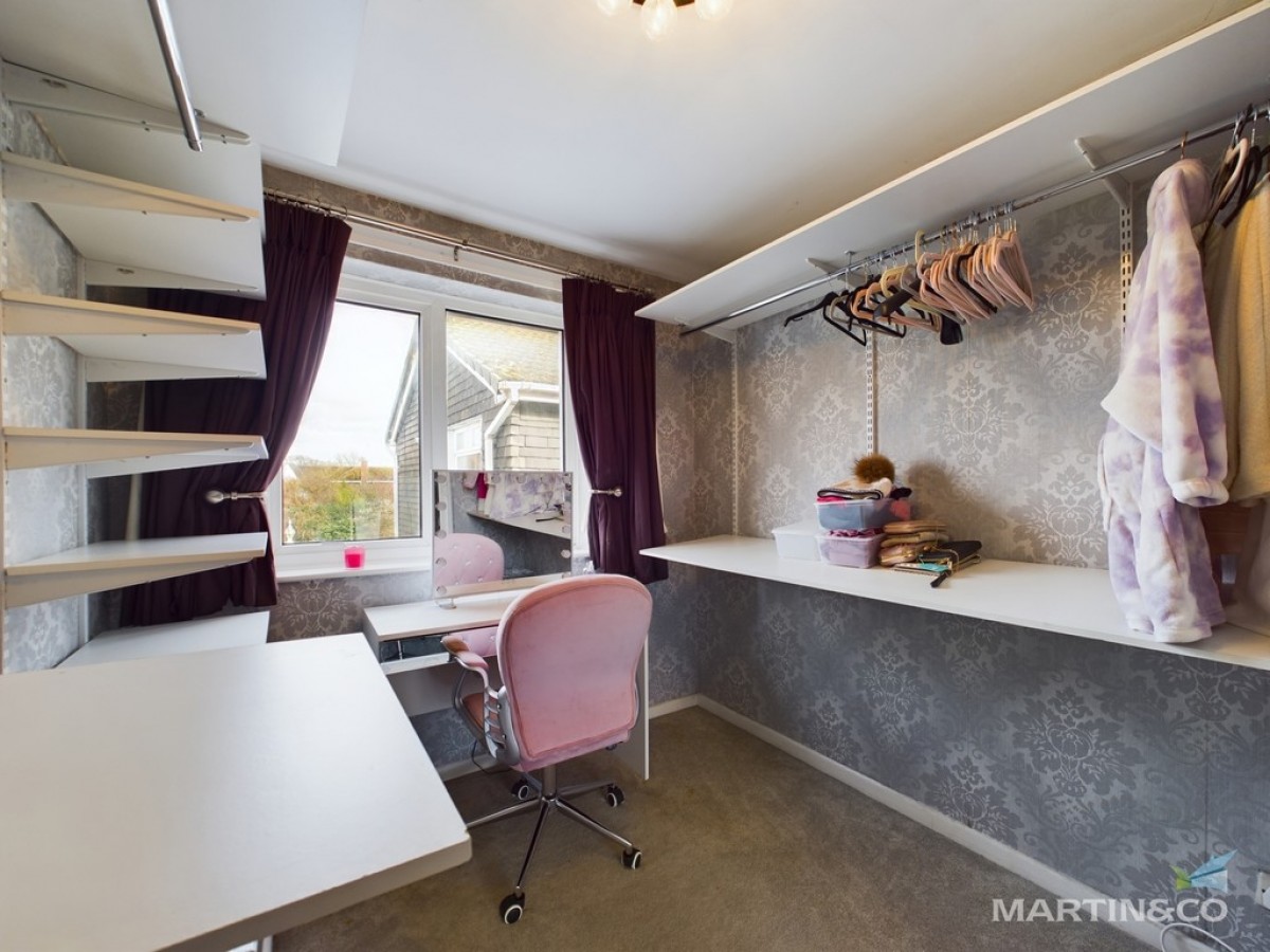 Sealy Close , Spital