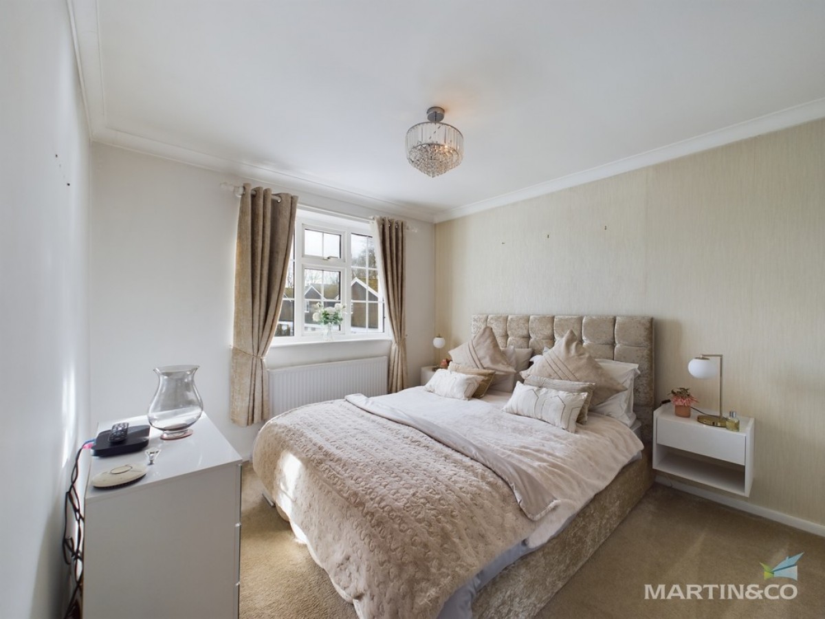 Sealy Close , Spital