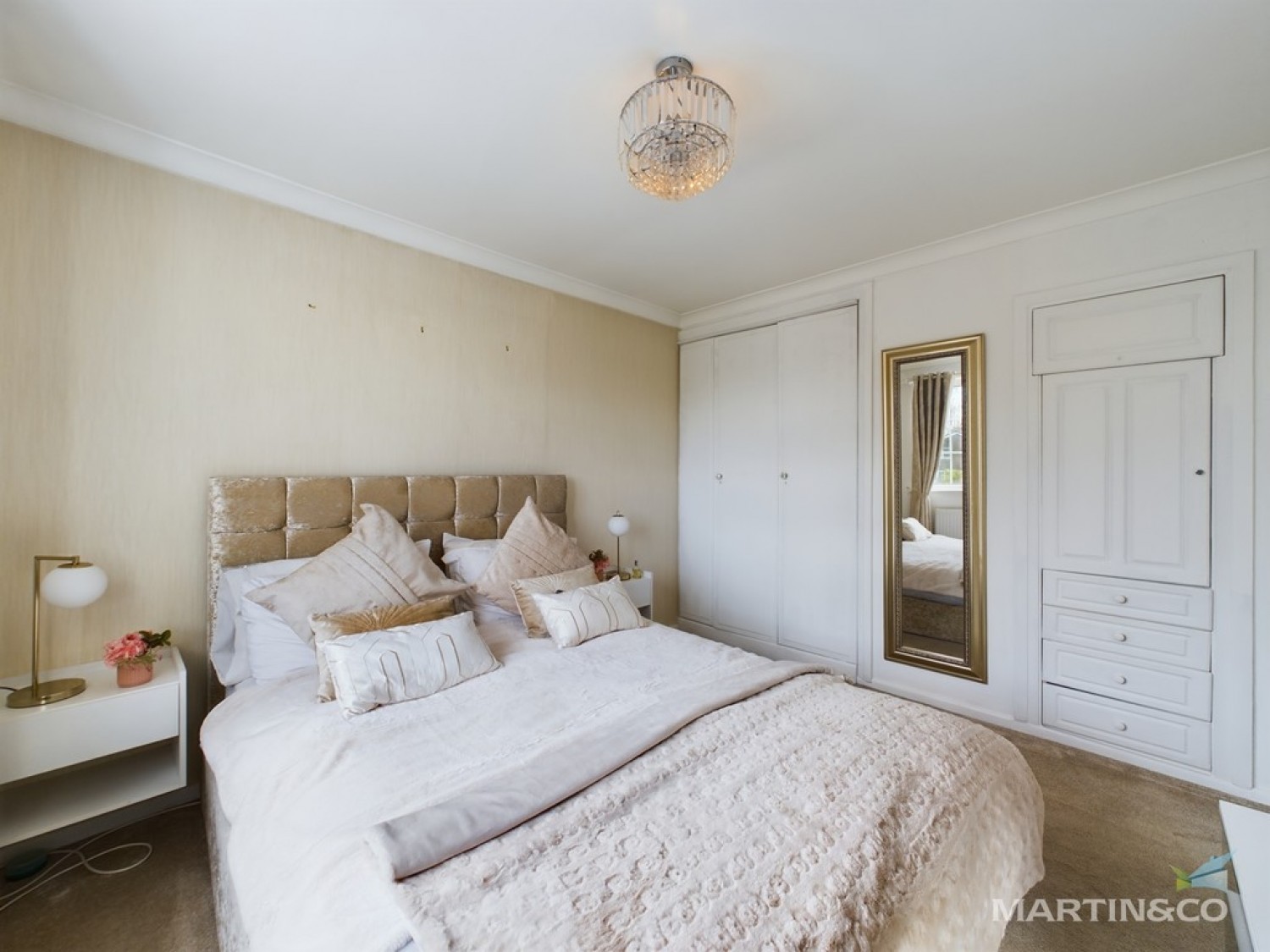 Sealy Close , Spital