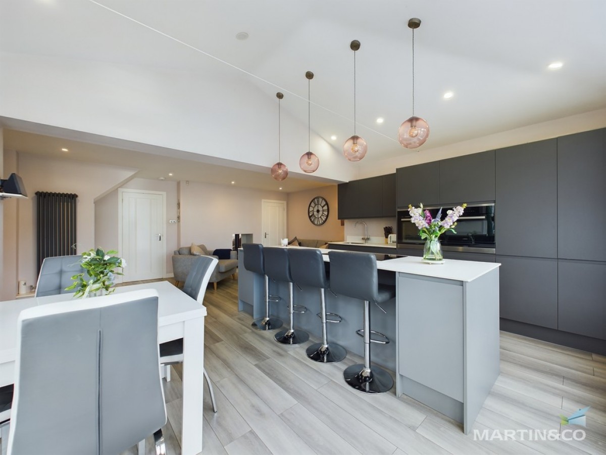 Sealy Close , Spital