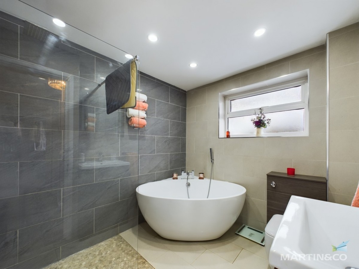 Sealy Close , Spital