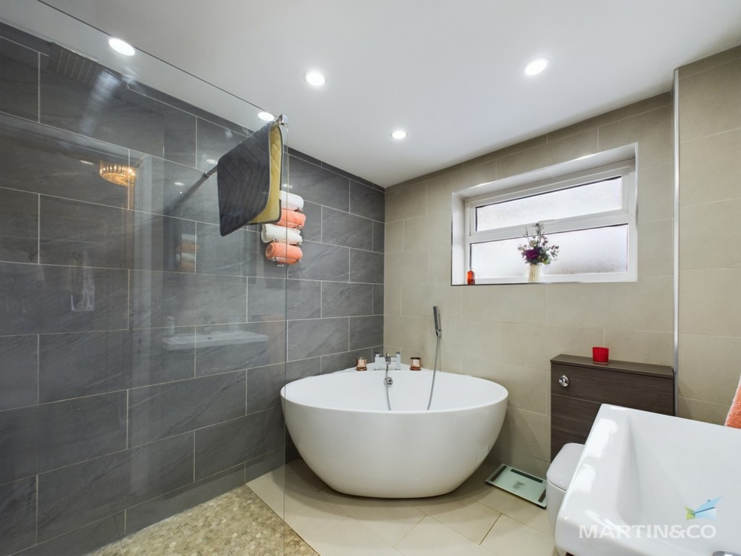 Sealy Close , Spital