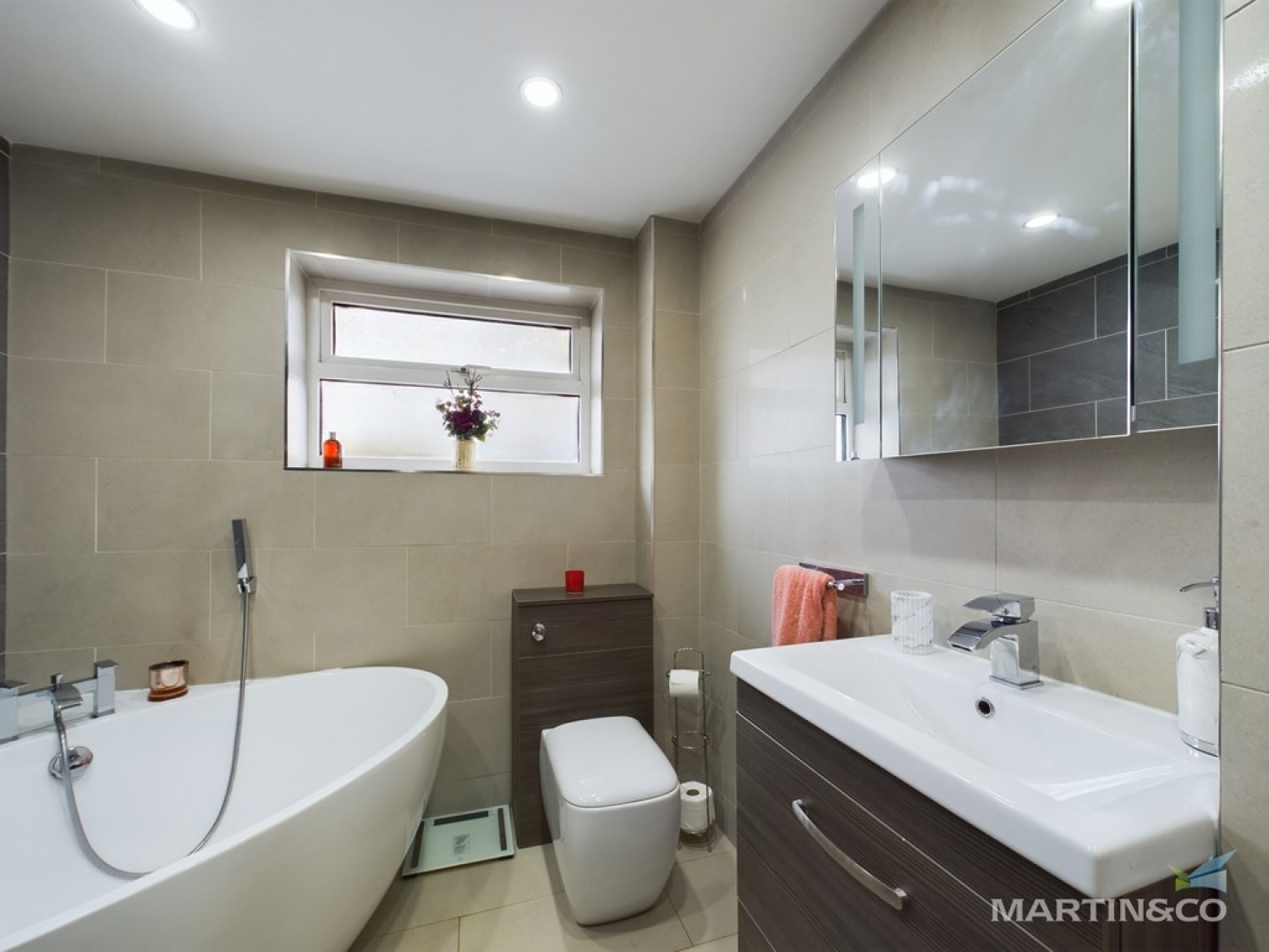 Sealy Close , Spital