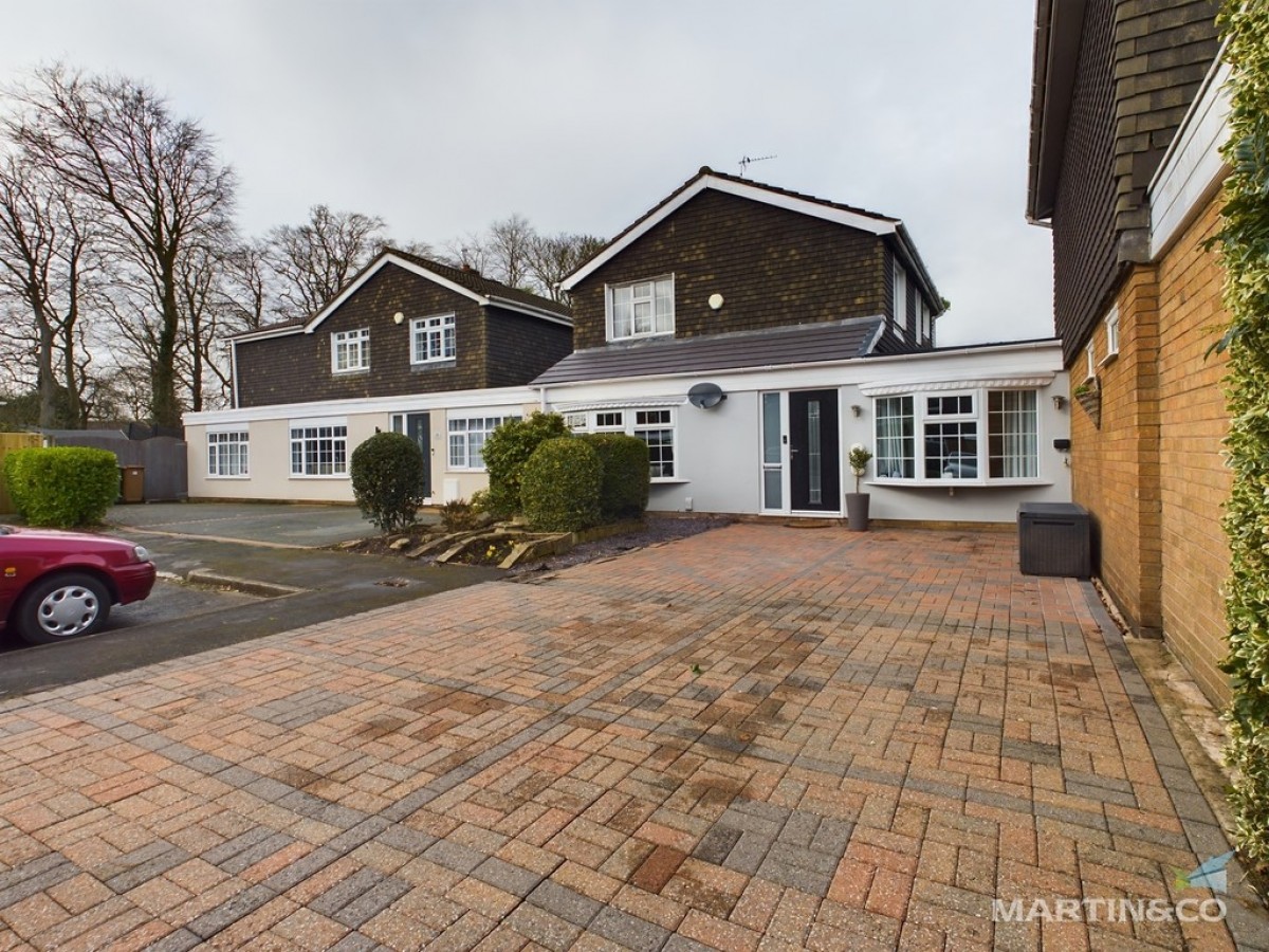 Sealy Close , Spital