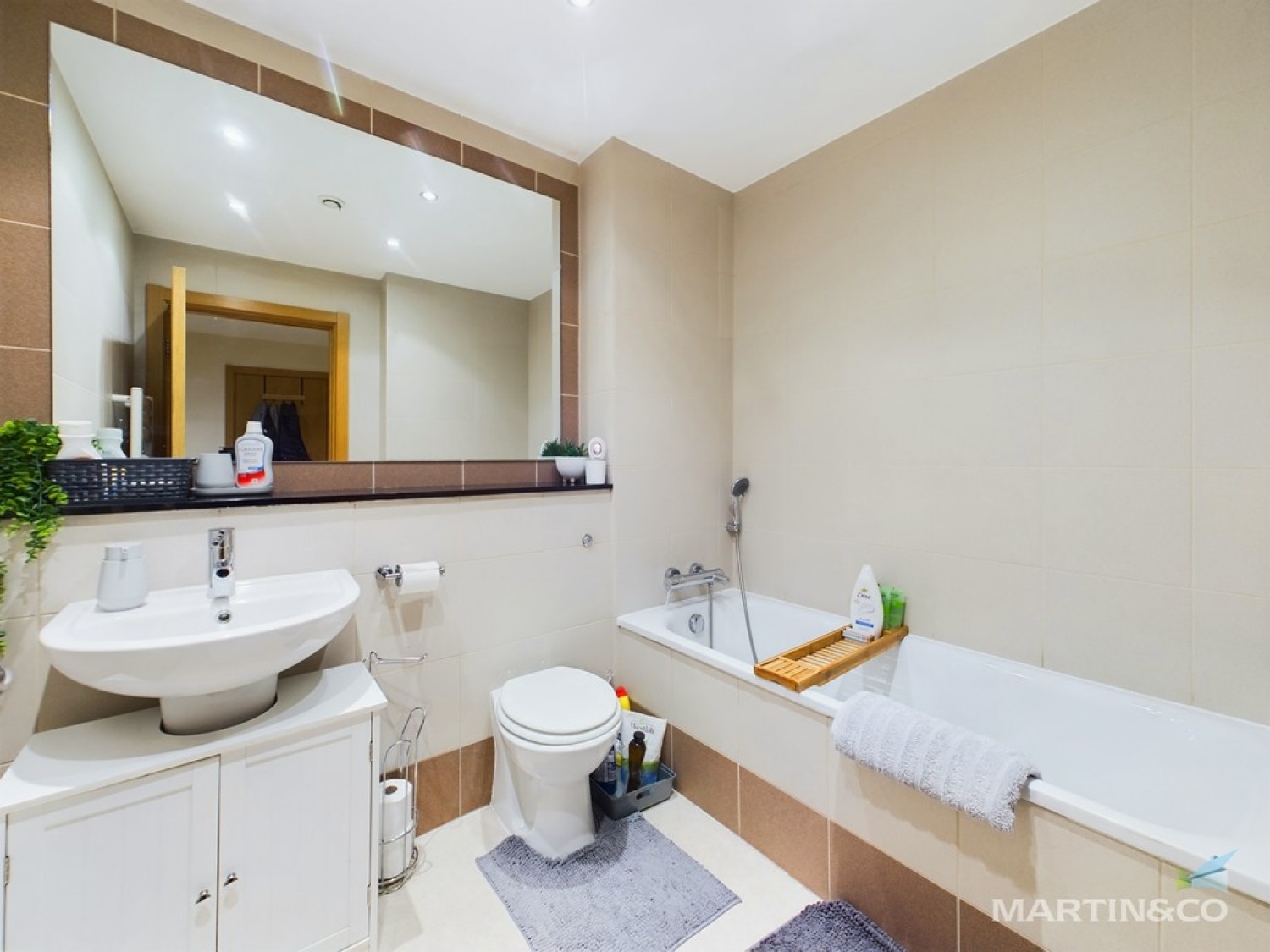 2 bedroom Flat for Sale East Float Quay, Dock Road