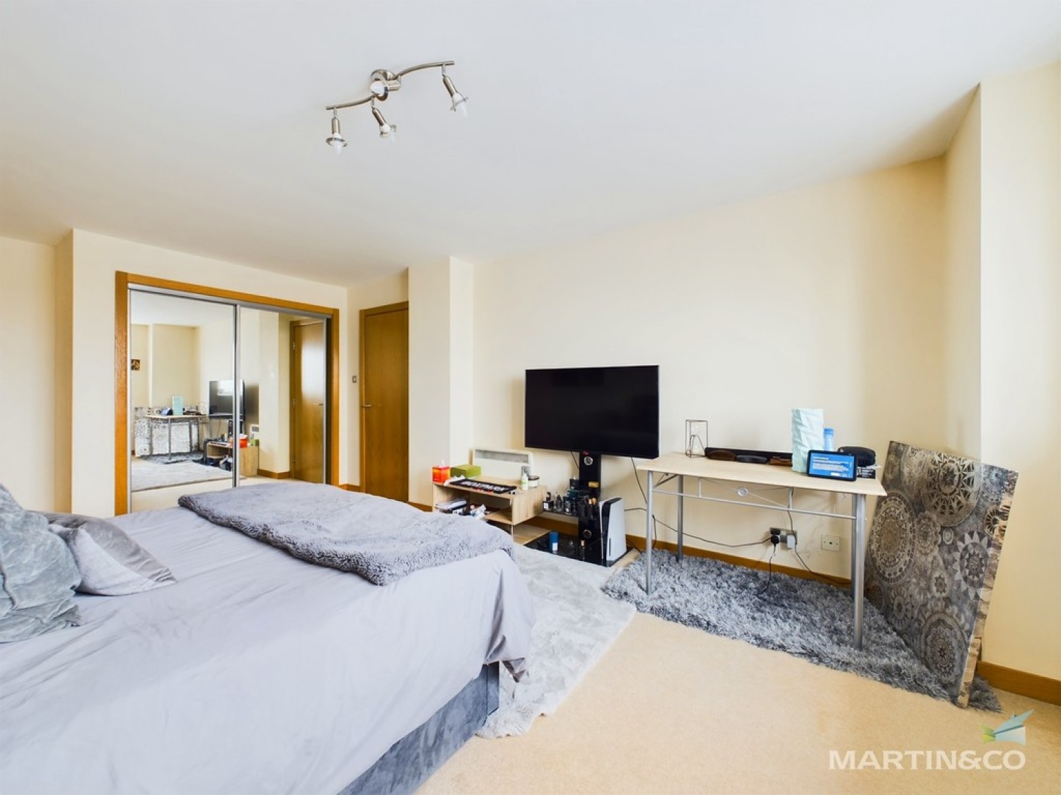 2 bedroom Flat for Sale East Float Quay, Dock Road