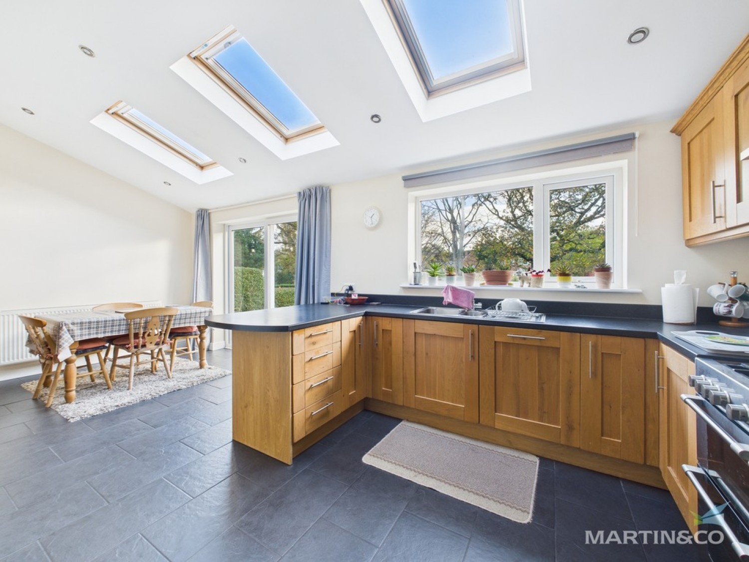 4 bedroom House for Sale Parkfield Road, Bebington