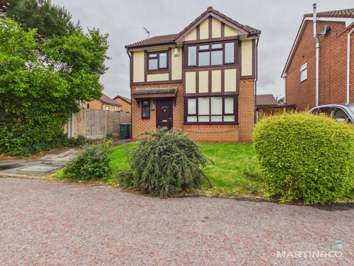 Ebony Close, Moreton