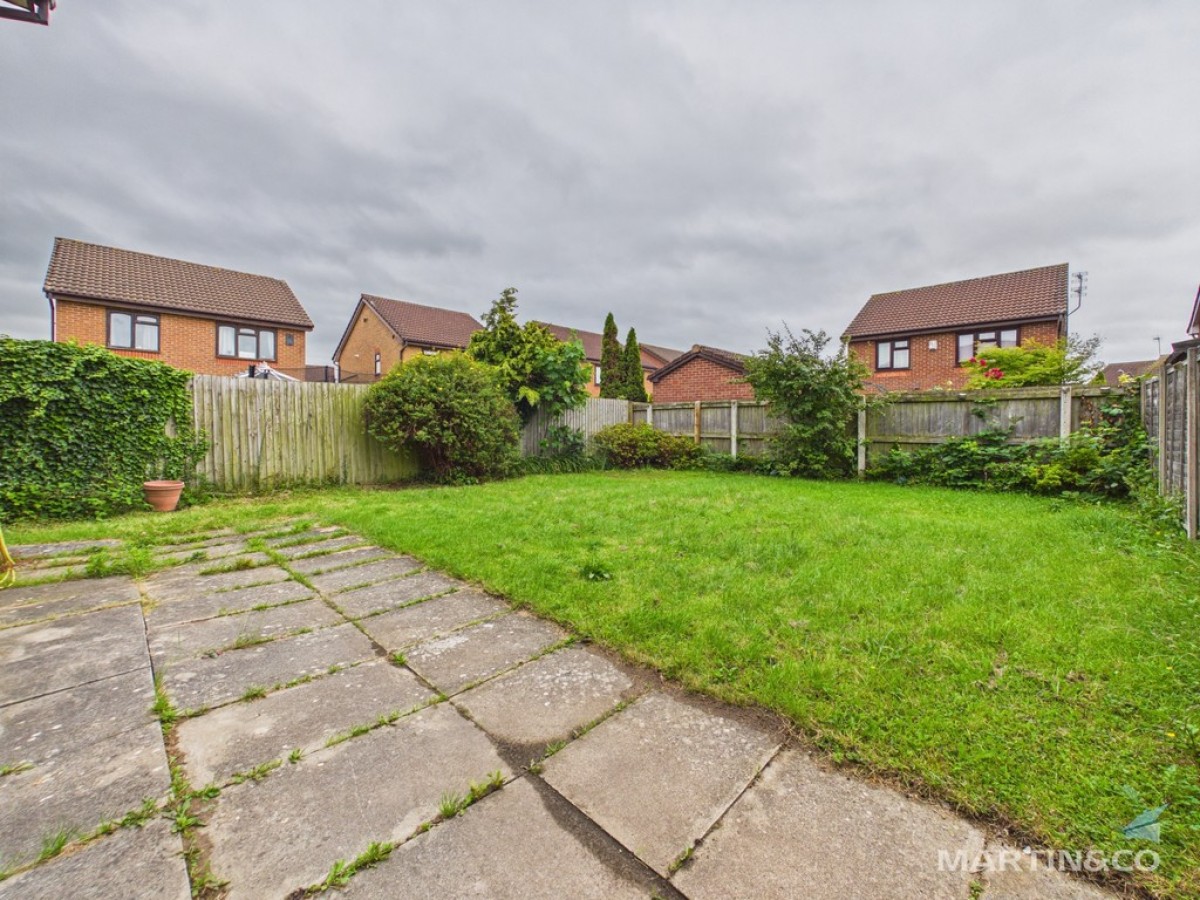 Ebony Close, Moreton