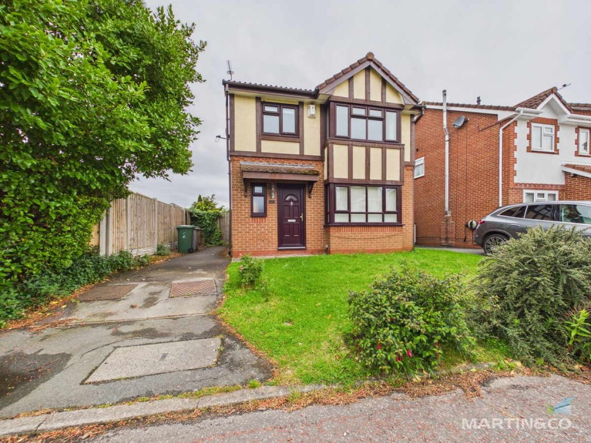 Ebony Close, Moreton