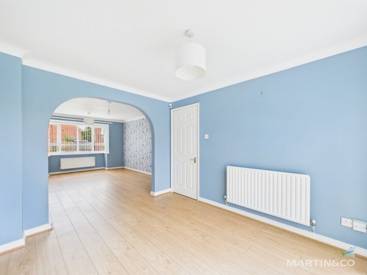Ebony Close, Moreton