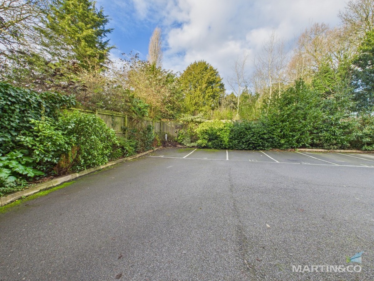 Bromborough Road , Bebington