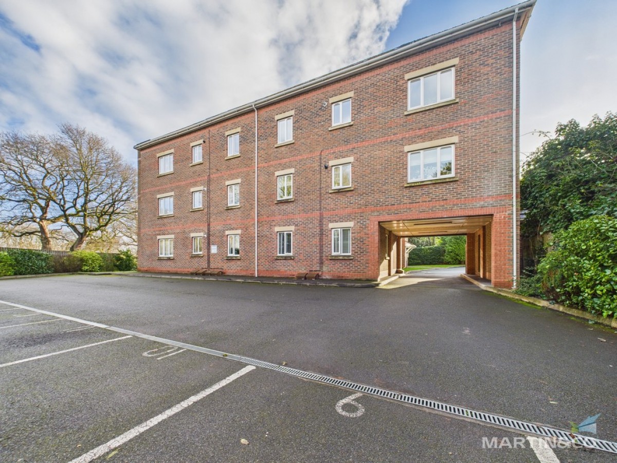 Bromborough Road , Bebington