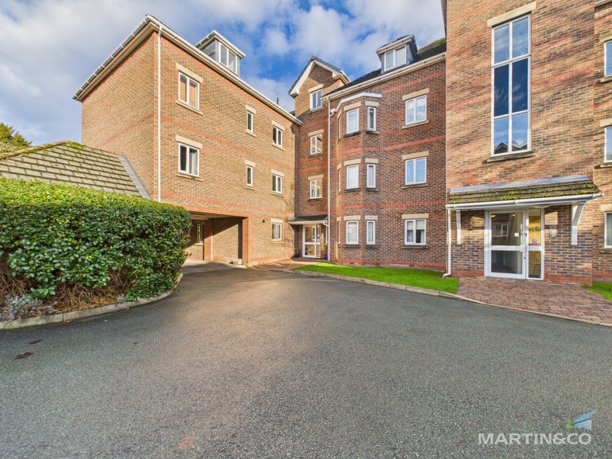 Bromborough Road , Bebington