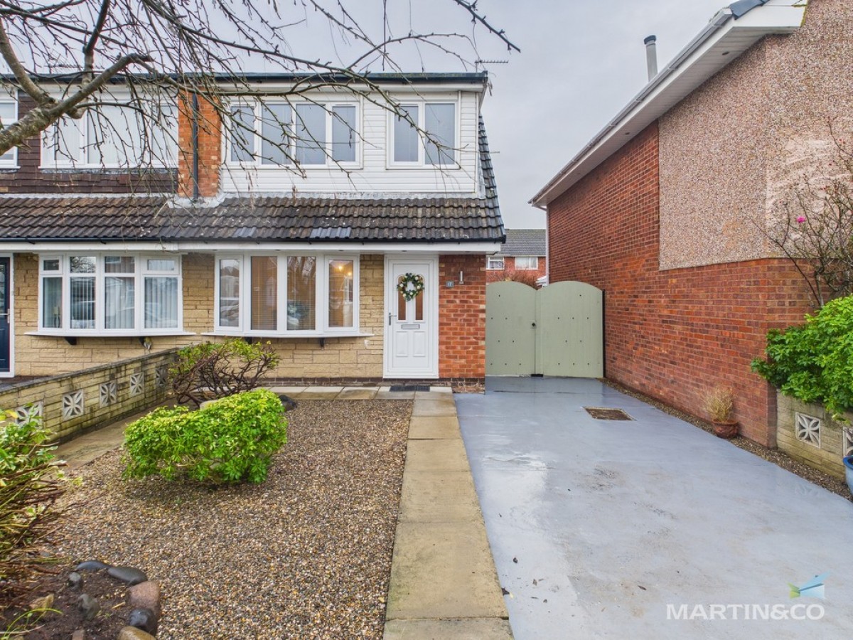 17 Alnwick Drive, Moreton