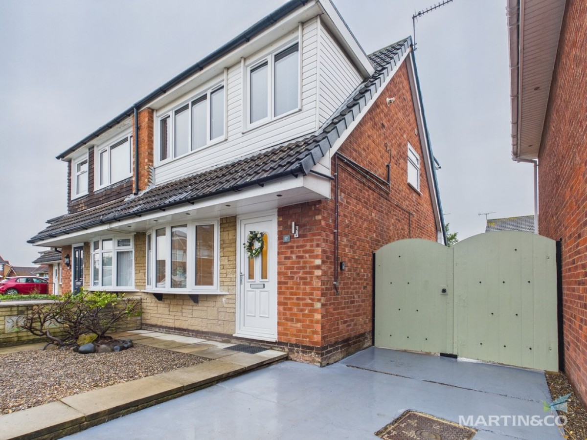 17 Alnwick Drive, Moreton