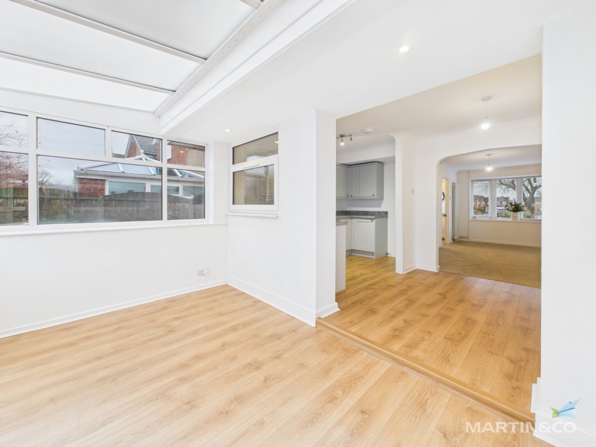 17 Alnwick Drive, Moreton