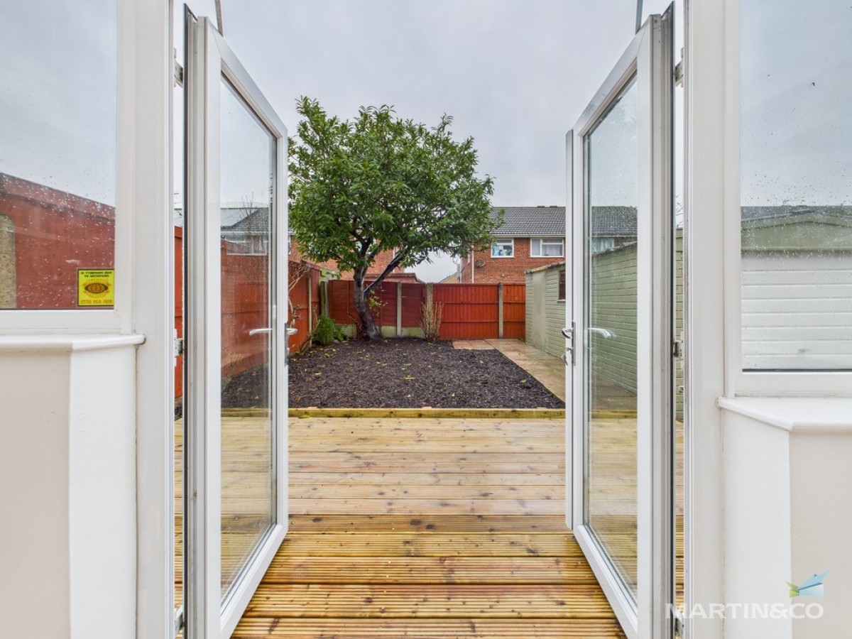 17 Alnwick Drive, Moreton