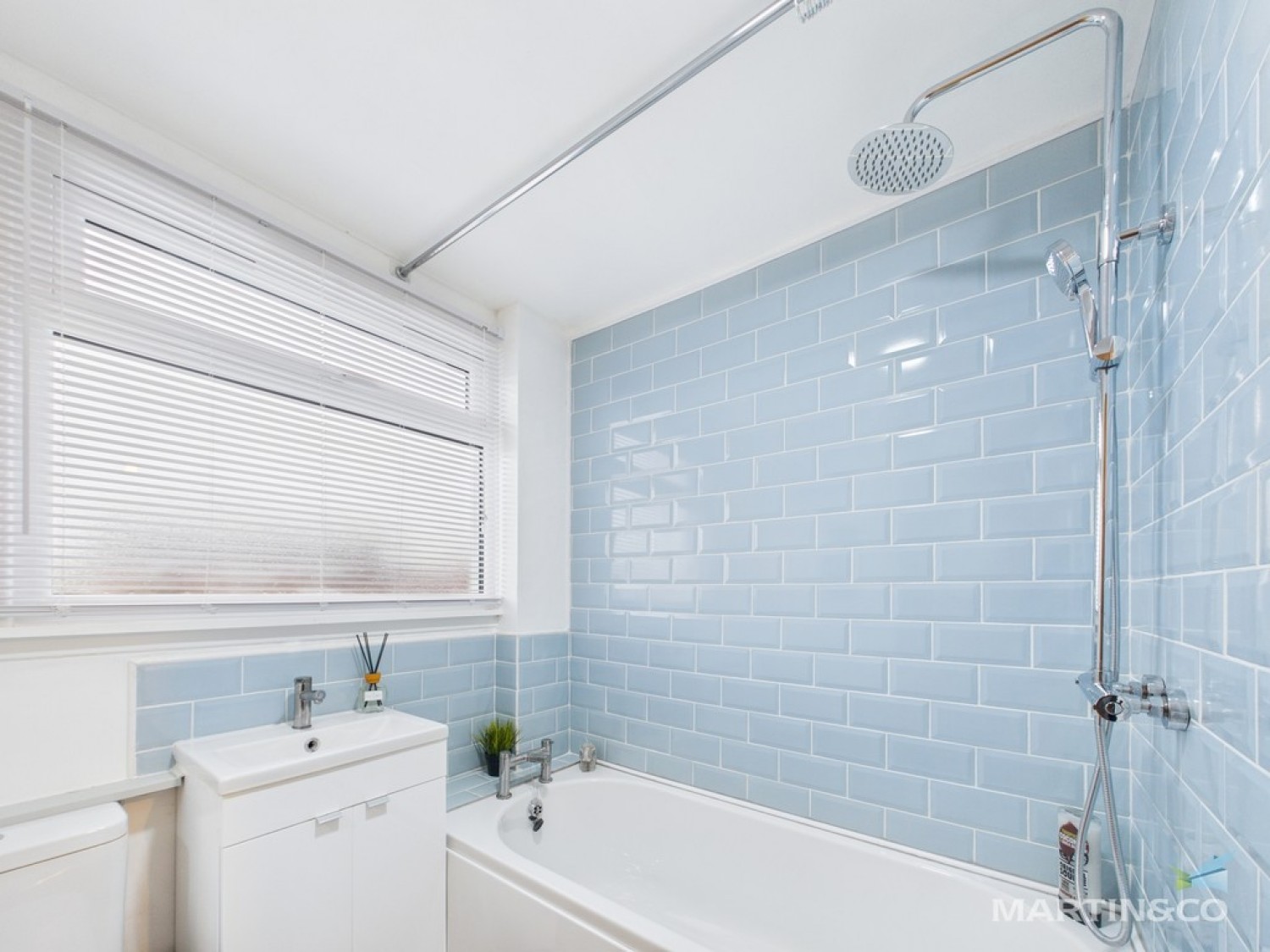 17 Alnwick Drive, Moreton