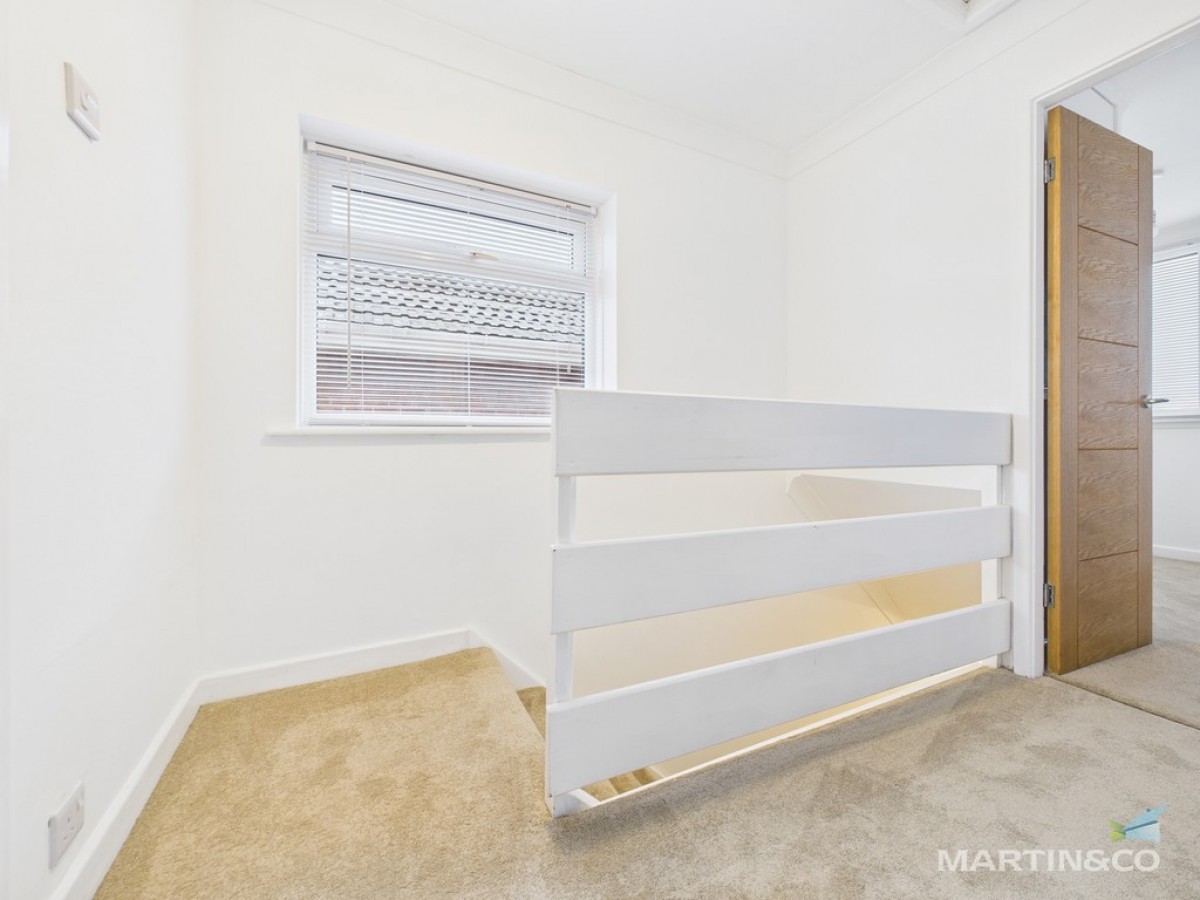 17 Alnwick Drive, Moreton