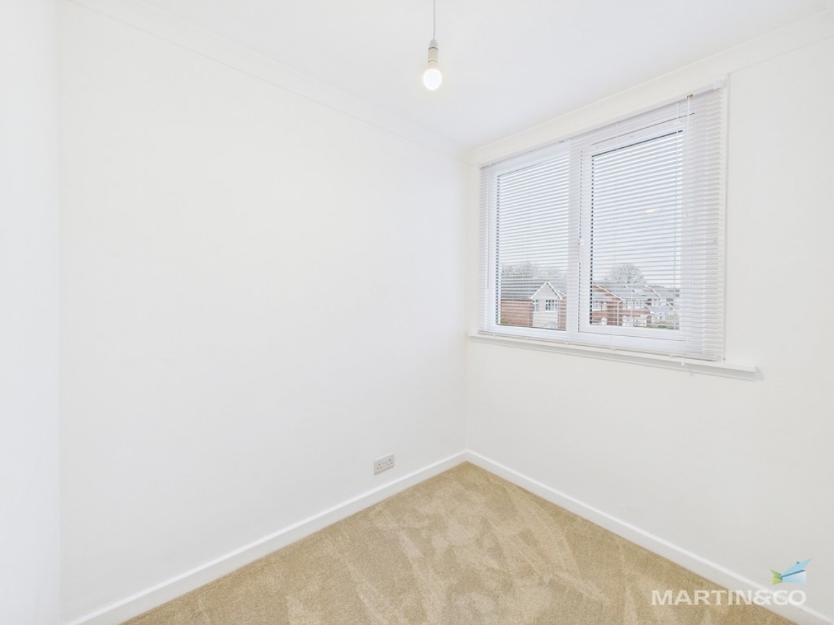 17 Alnwick Drive, Moreton