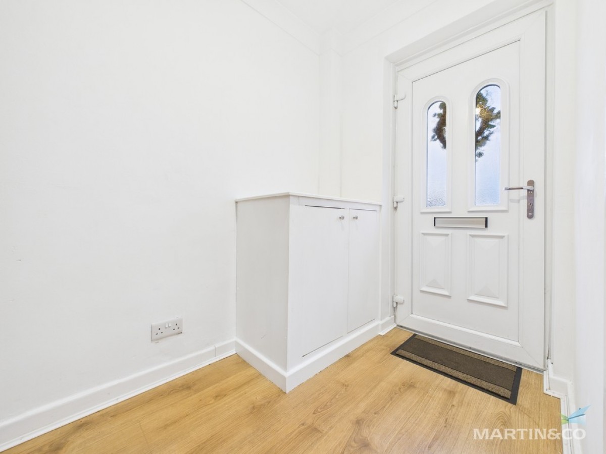 17 Alnwick Drive, Moreton