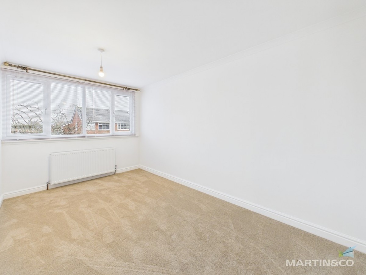 17 Alnwick Drive, Moreton