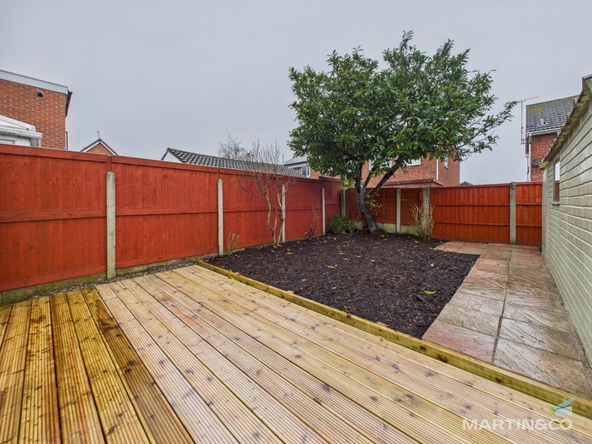 17 Alnwick Drive, Moreton