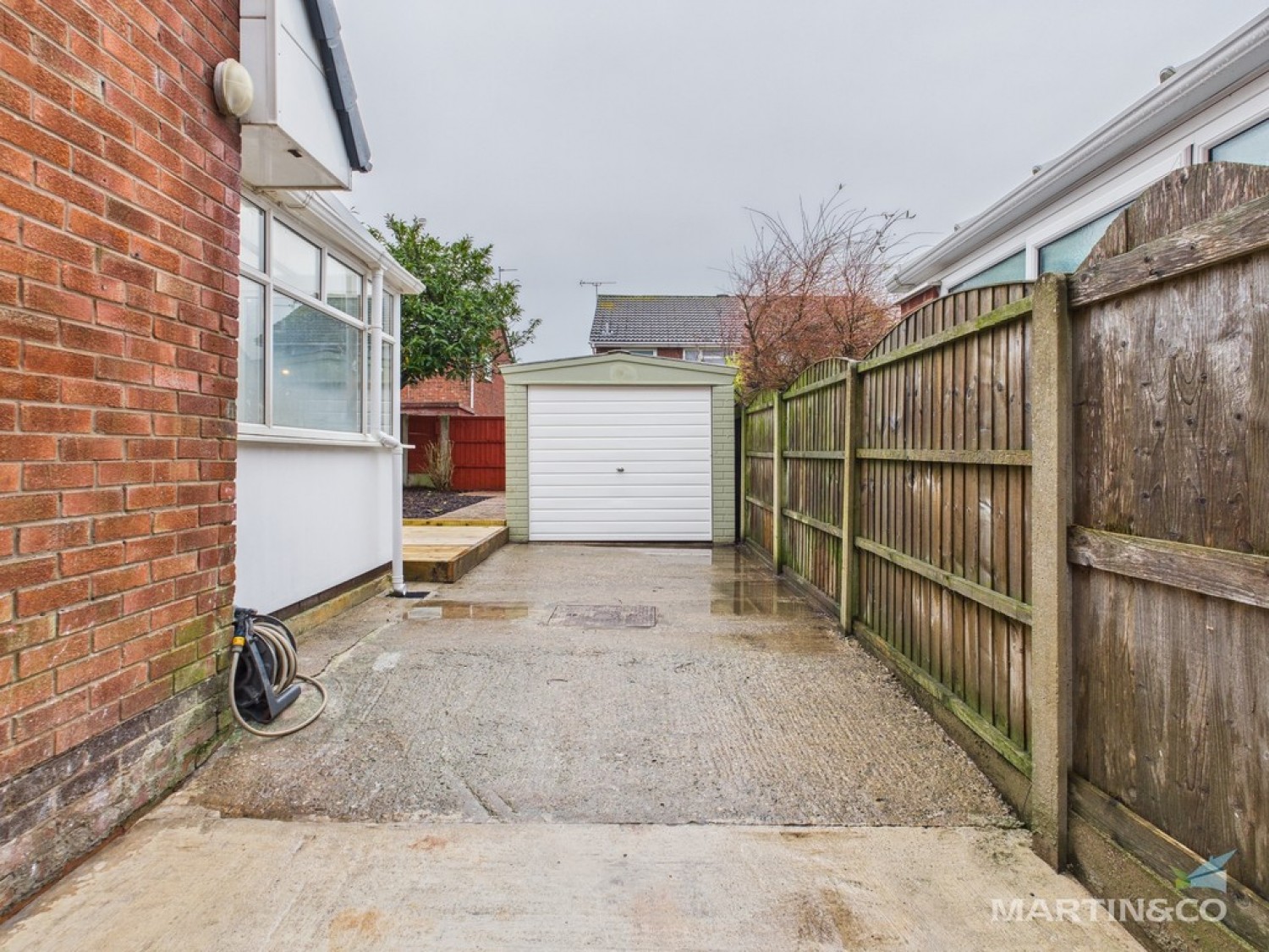 17 Alnwick Drive, Moreton