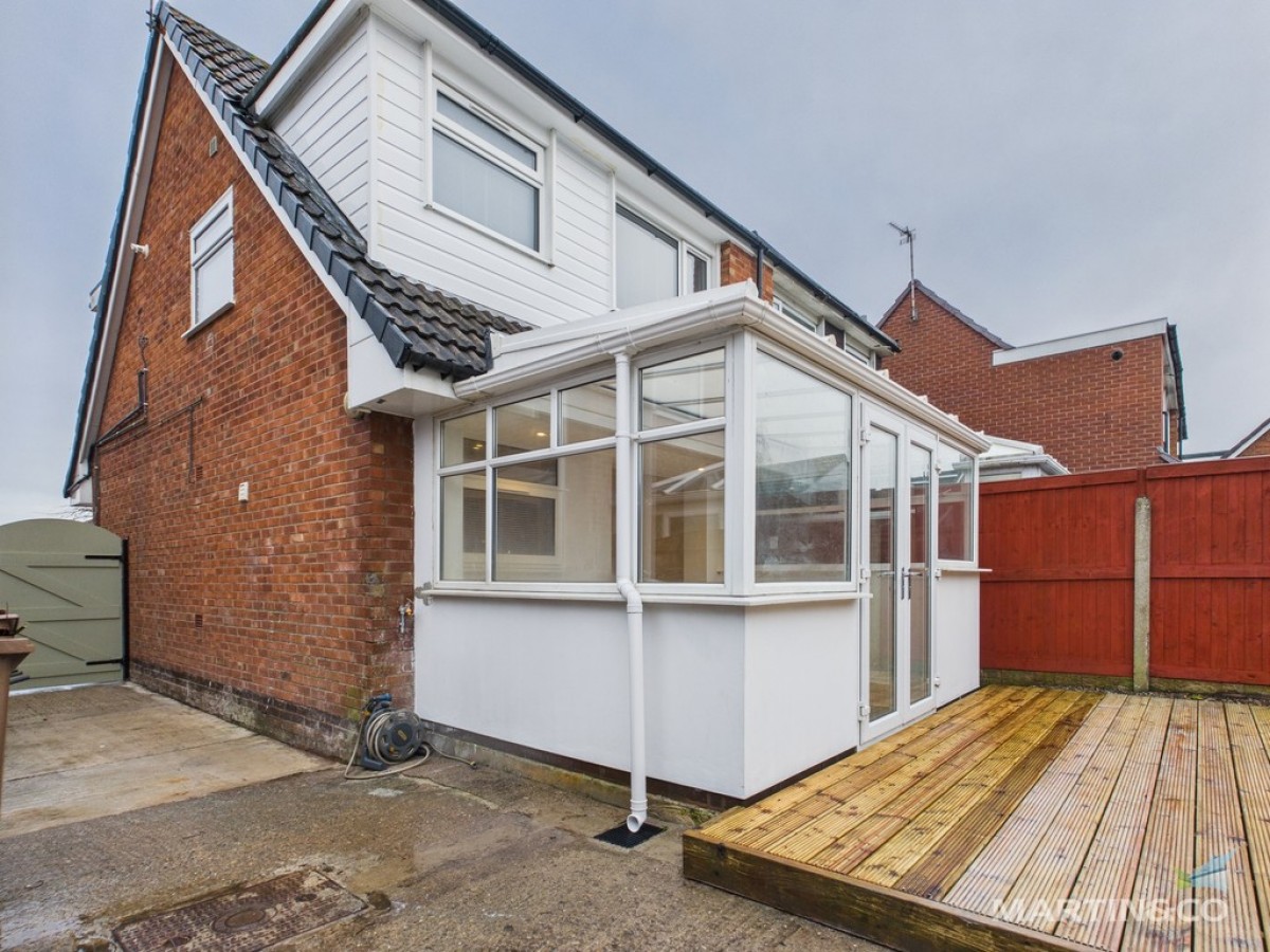 17 Alnwick Drive, Moreton