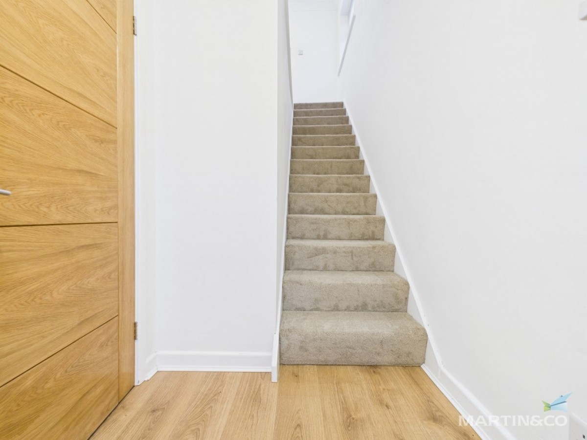 17 Alnwick Drive, Moreton