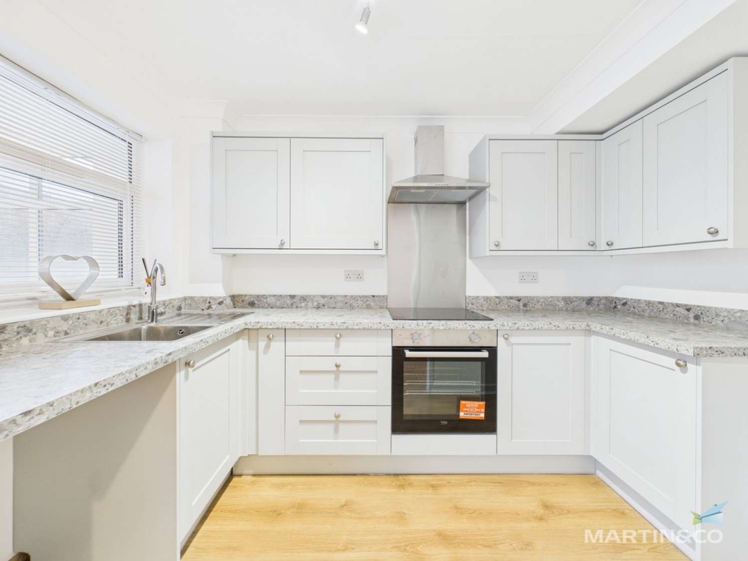 17 Alnwick Drive, Moreton