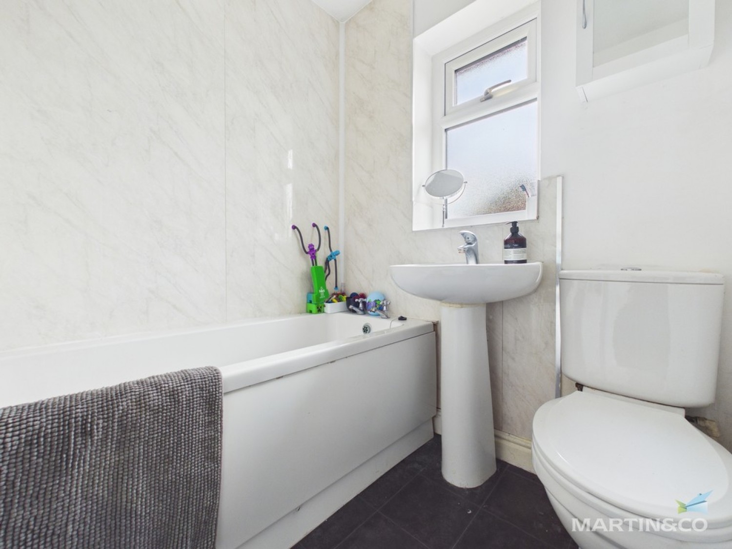 2 bedroom House for Sale Stoneleigh Grove, Rock Ferry