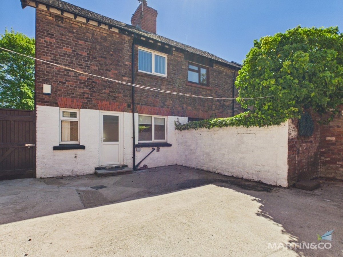 Liverpool Road , Neston
