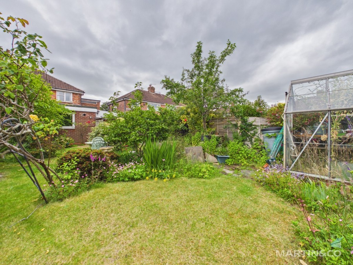 Holly Avenue, Bebington