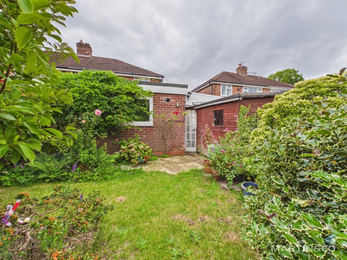 Holly Avenue, Bebington