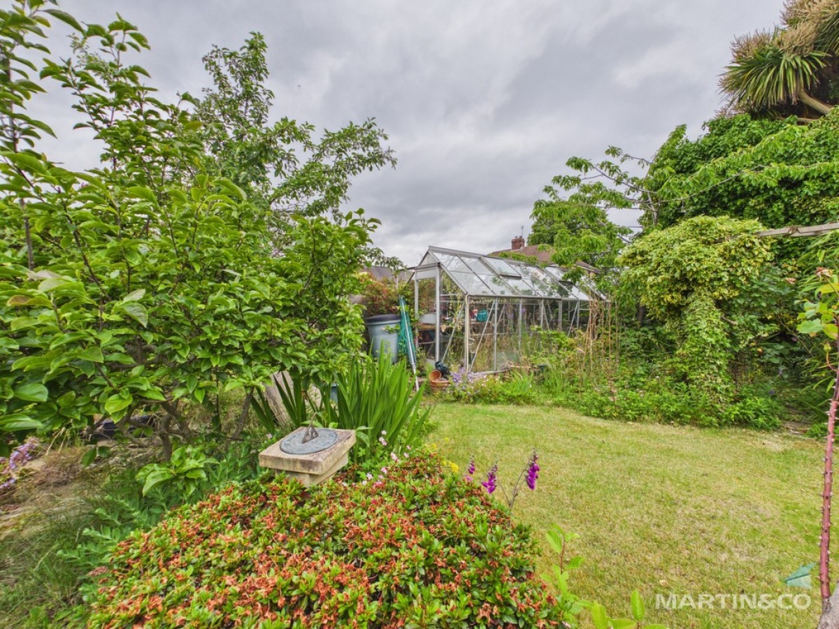 Holly Avenue, Bebington