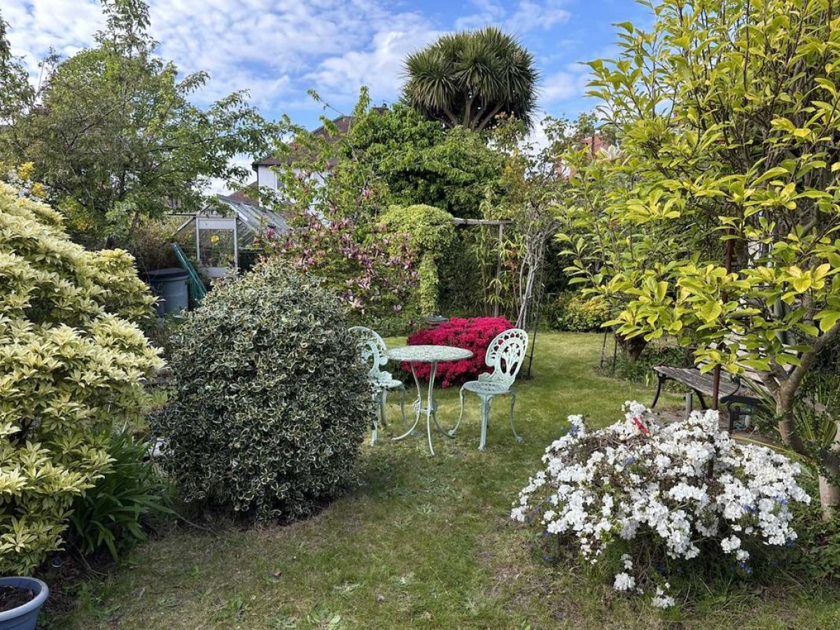 Holly Avenue, Bebington