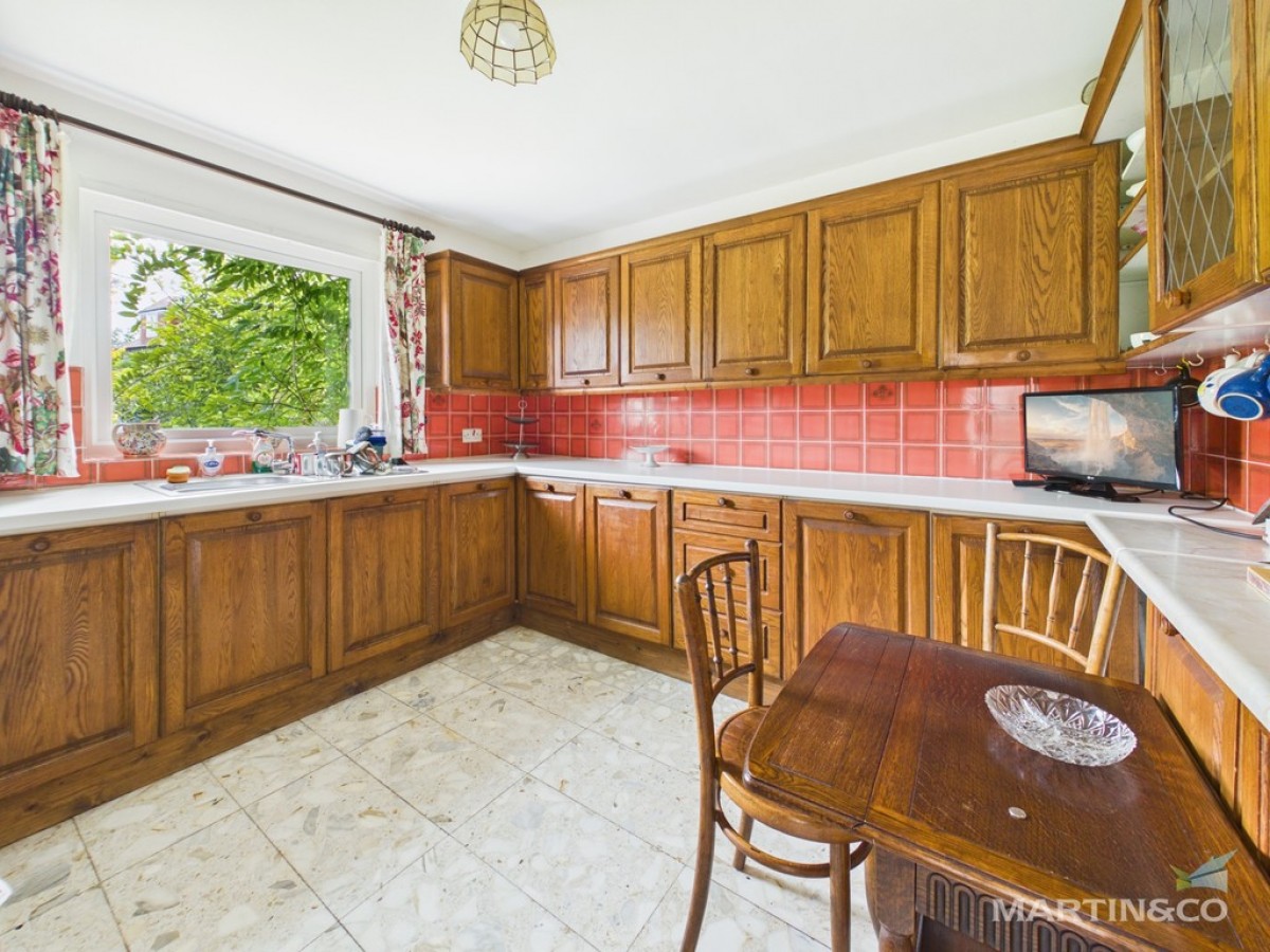 Holly Avenue, Bebington