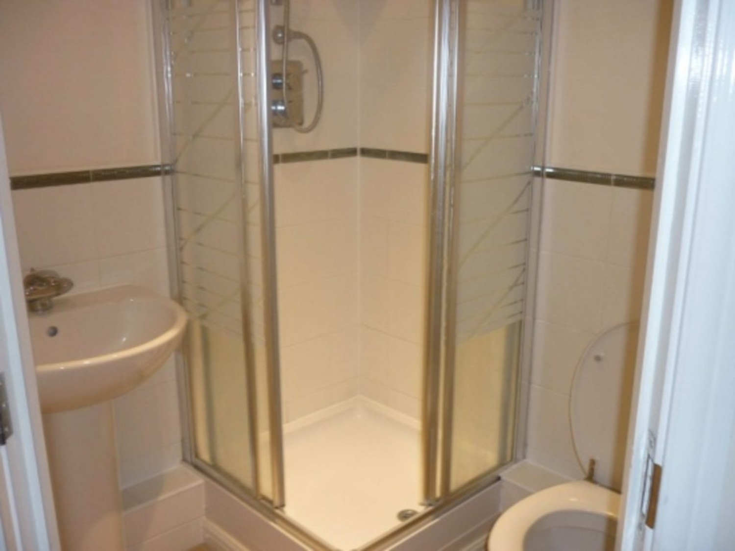 2 bedroom Flat for Letting Jovian Villas, Caerleon