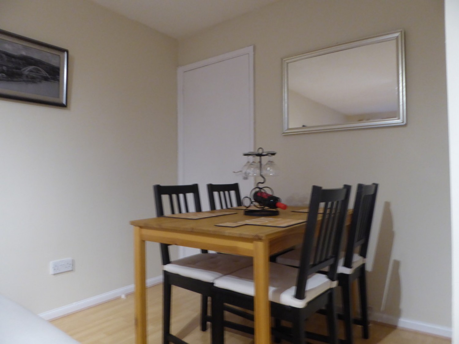 Cambria Close, Caerleon