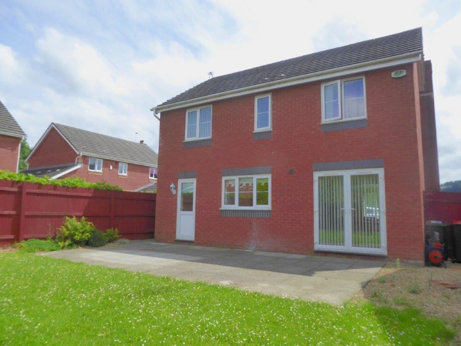 Bluebell Way, Afon Village