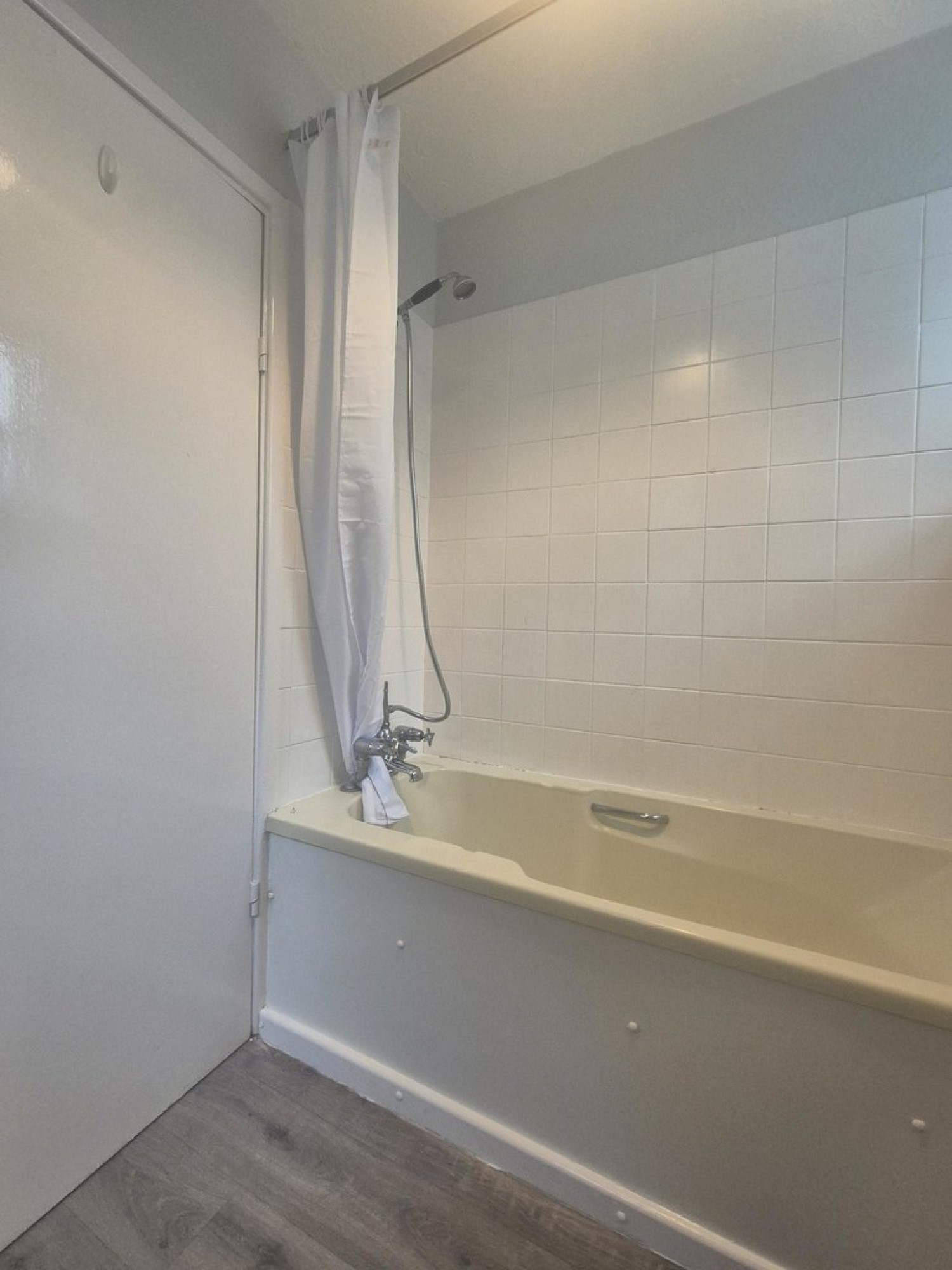 1 bedroom Flat for Letting Park Square, Newport, Newport
