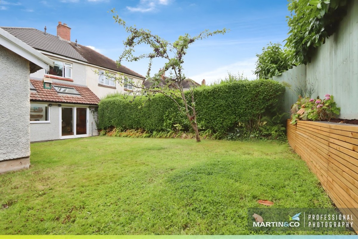 Glasllwch Crescent, Newport